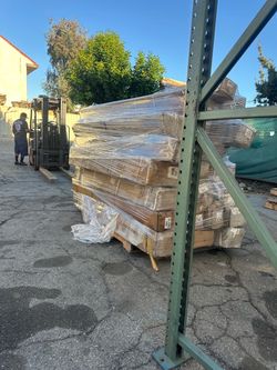 Mixed pallet truck side steps