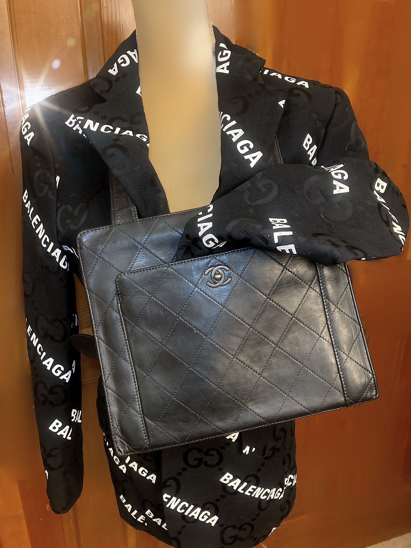 💯 Authentic CHANEL Vintage Black Tote SN(contact info removed)