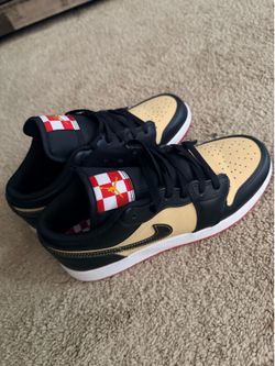 Like new Jordan’s Womans 8.5/Mens 7