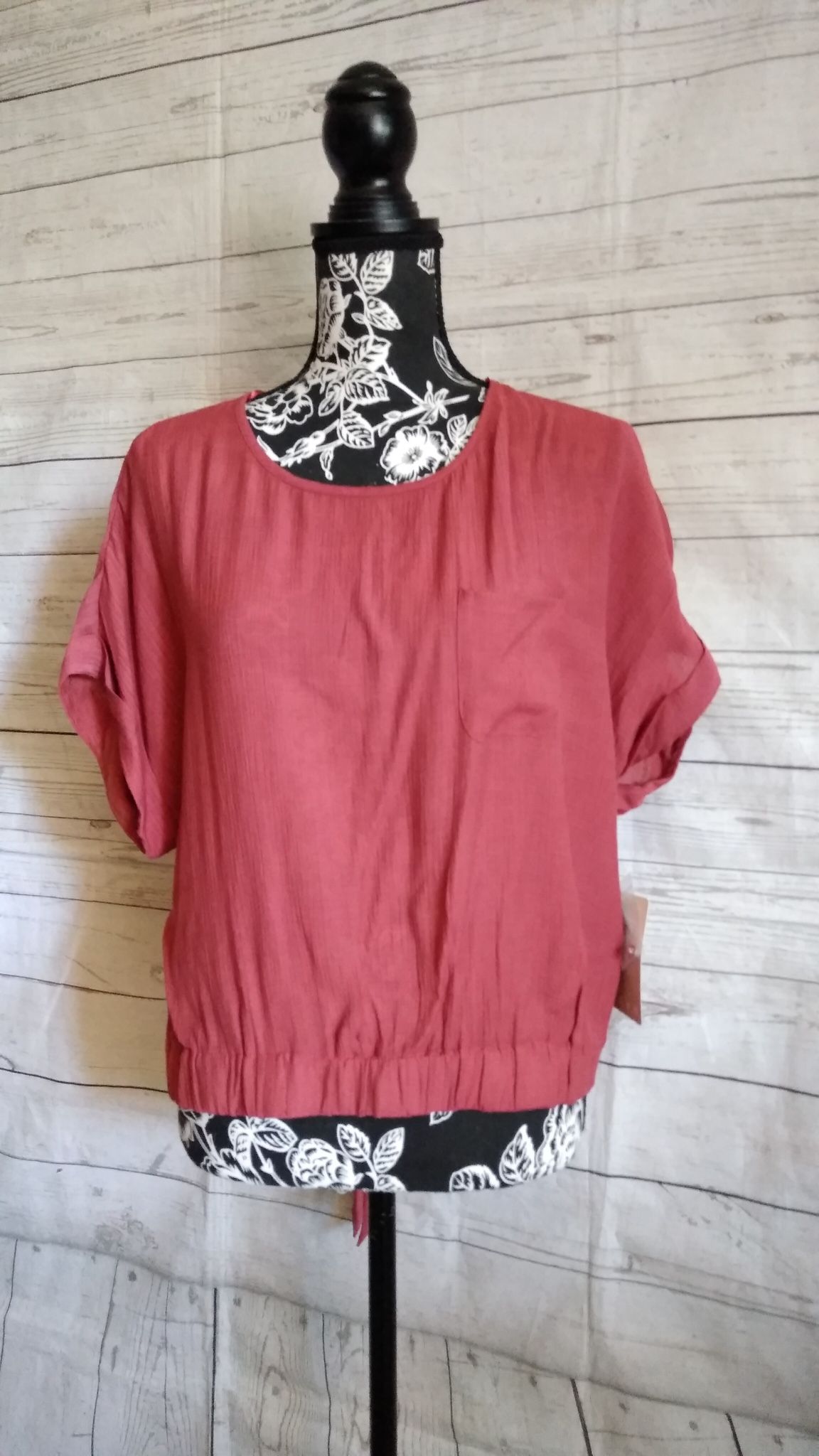 New Beautiful Lily White Top , Size XLarge ..