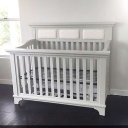 Convertible Baby Crib And Full Size Bed