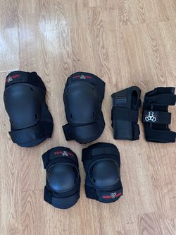 Triple Eight Pad Set with Knee Pads, Elbow Pads and Wrist Pads, Size Medium , Black