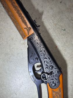 CUSTOM WOOD & LEATHER ENGRAVING