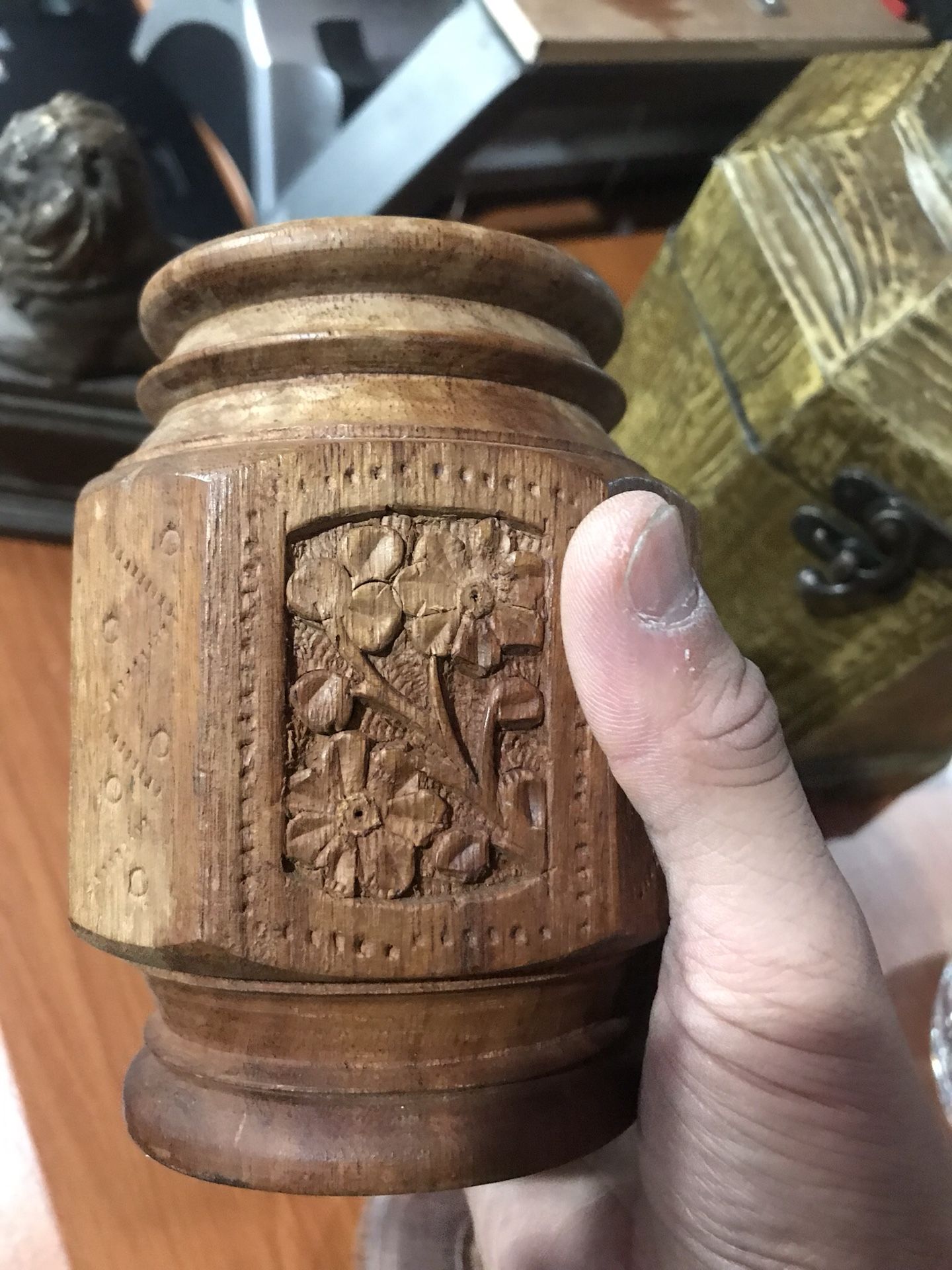 Small wooden storage canister w/lid (home/office desk decoration)