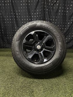 Toyota 4Runner w/ Black Center Caps 6 Lug 17 Inch OEM Wheels