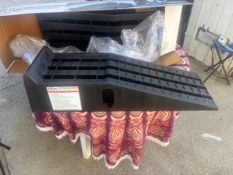 Harbor Freight 3 1/4 ton 5500 LB total capacity ramp set