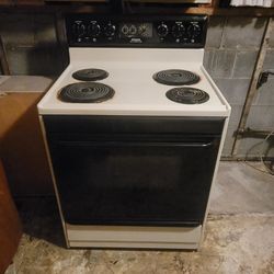 Frigidaire Self-Cleaning Oven (Free Delivery)