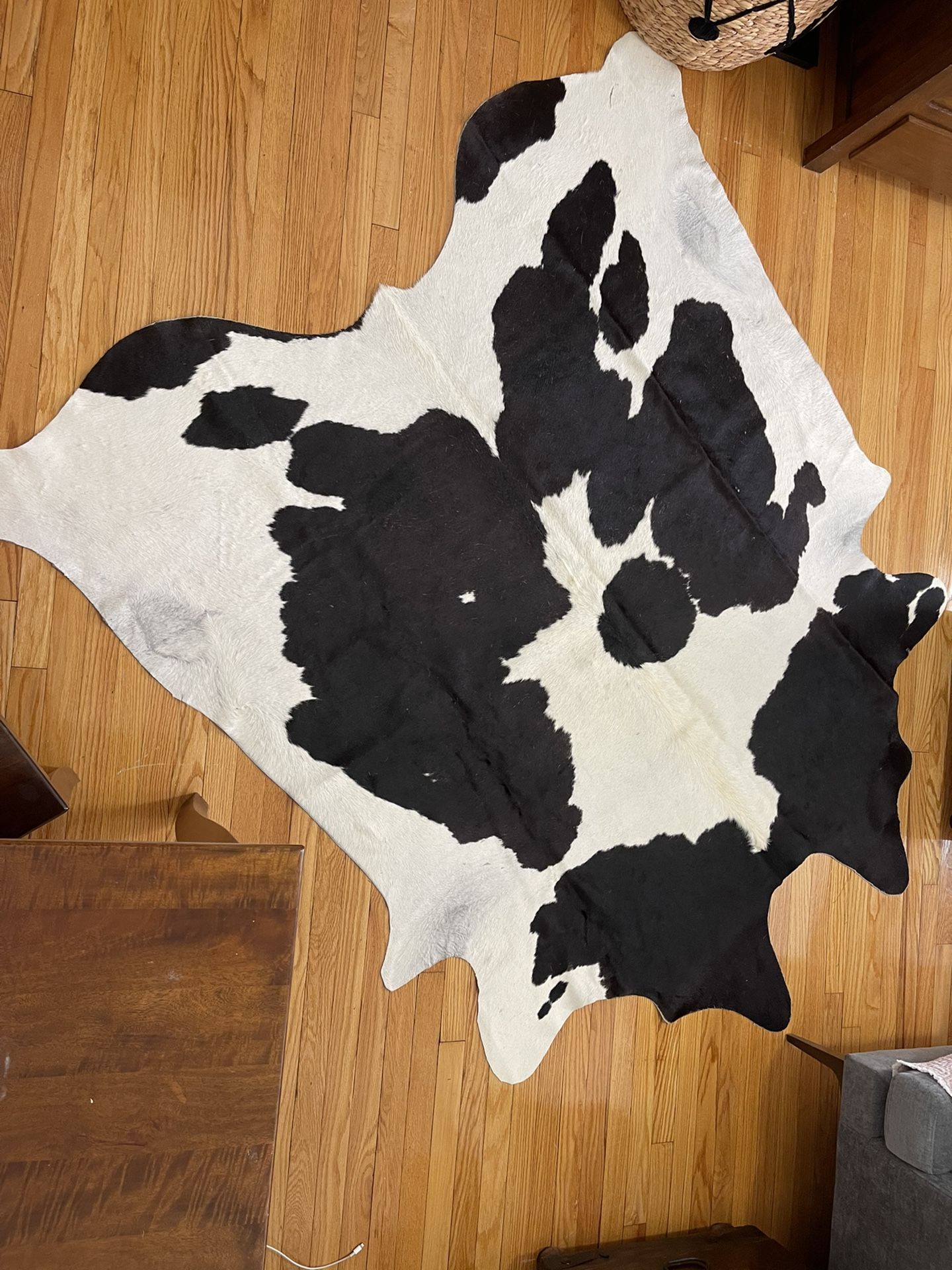 NATURAL COW HIDE RUG MUST GO