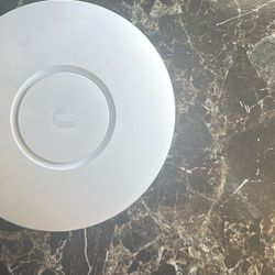 UniFi nanoHD is a compact 4x4 MU-MIMO 802.11ac Wave 2 dual-band access point