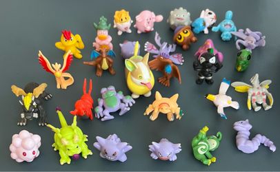 30 mini Pokemon figures