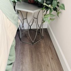 BRONZE IRON METAL HEADBOARD AND NIGHTSTAND