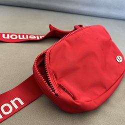 💯 authentic Lululemon crossbody bag
