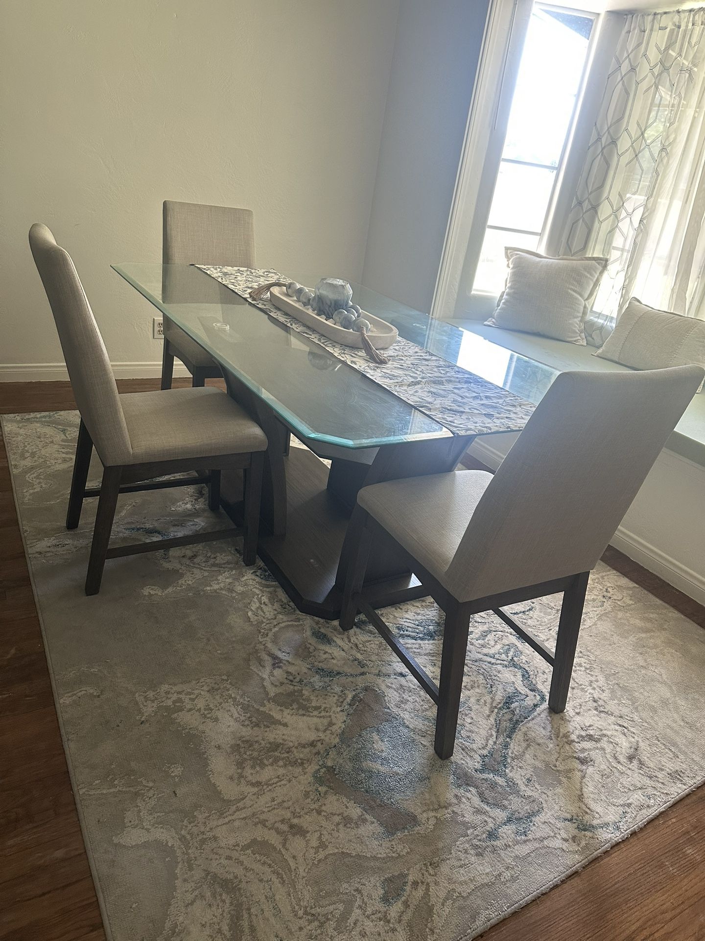 Dinning Table