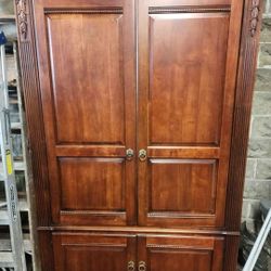 Large Beautiful Ethan Allen Entertainment CENTER 