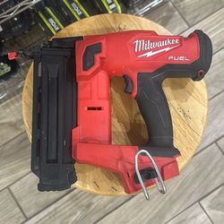Milwaukee M18 FUEL 18-Volt Lithium-Ion Brushless Cordless Gen II 18-Gauge Brad Nailer (Tool-Only)