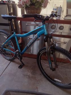 BIKE SPECIALIZED HARD ROCK TIRES SIZE 26 FRAME SIZE MEDIUM