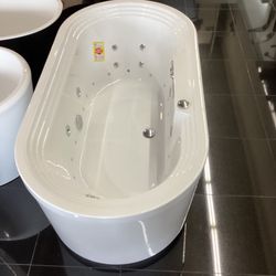 FreeStanding Jetted Bathtub New White Color Built in Pump Acrylic Bubbles Jetted Tub Ready For Pick Up Today