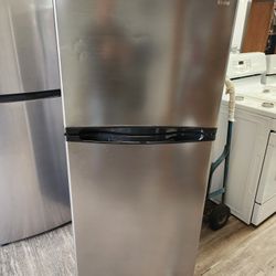 Haier Refrigerator 59x24x24 