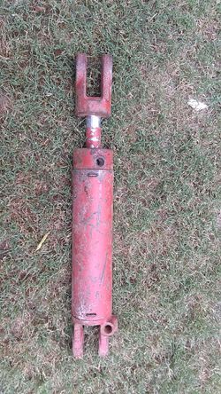 Hydraulic ram