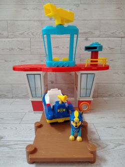 Paw Patrol beach tower with Chase and rescue boat