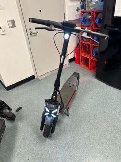 Segway - ZT3 Pro Electric Scooter - High Performance Commuter w/ 43.5 Mile Range, 24.9 MPH Max Speed & Dual Hydraulic Suspension - Black
