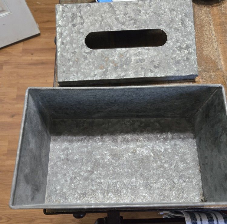 Metal Klenex Box Holder