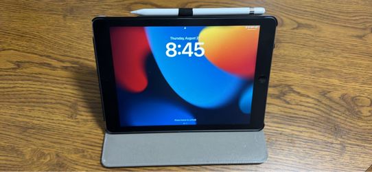 iPad (6th Gen) with Keyboard & Pencil