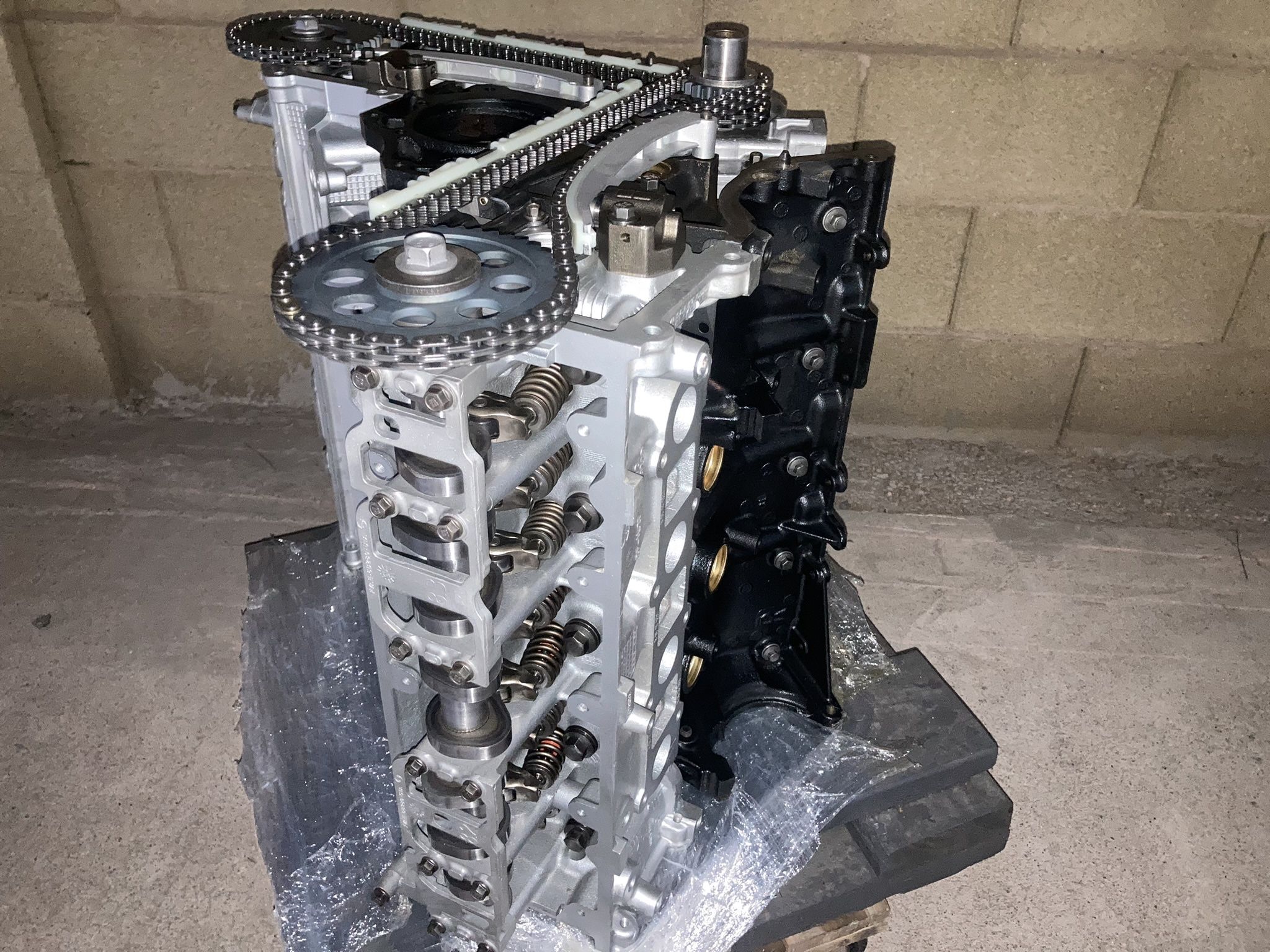 5.4 Ford Long Block Engine 16 V