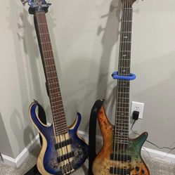 Solo Estoy Vendiendo El Bajo Azul Ibáñez BTB De 5 Cuerdas Color Azul 