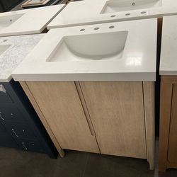 30” Light Brown Solid Wood Bathroom Vanity with Quartz Top (V47)