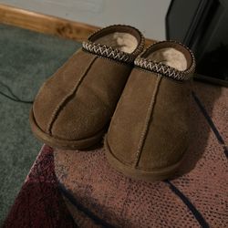 ($69.99)Lightly Worn Uggs Size 3 