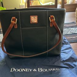 Dooney& Bourke Hang Bag