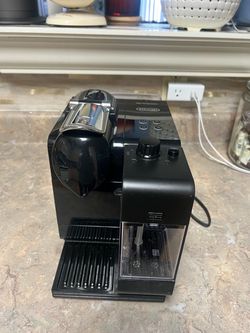 Nespresso De'Longhi Lattissima Espresso Machine