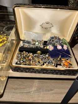 Mix Of Antique Jewelry 