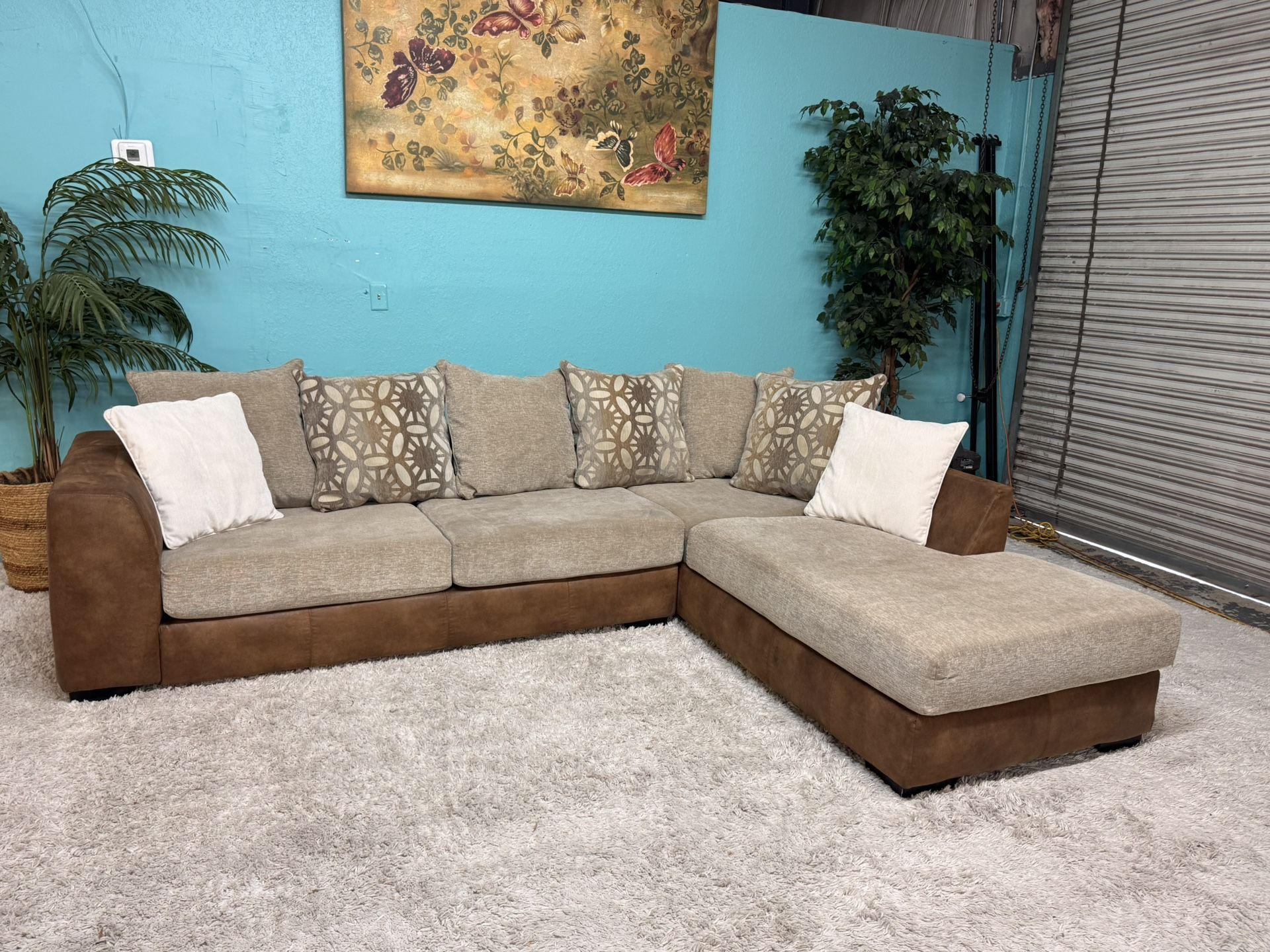 Very Pretty 2 Piece Sectional Couch Living Room Set With Pillows