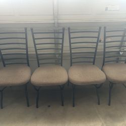 4 Set Chairs 