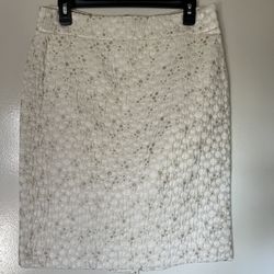 Falda Size 6.