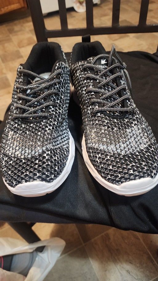 Brand New F R O G G T O G G S Water Shoes Sneakers Size 11 Brand New
