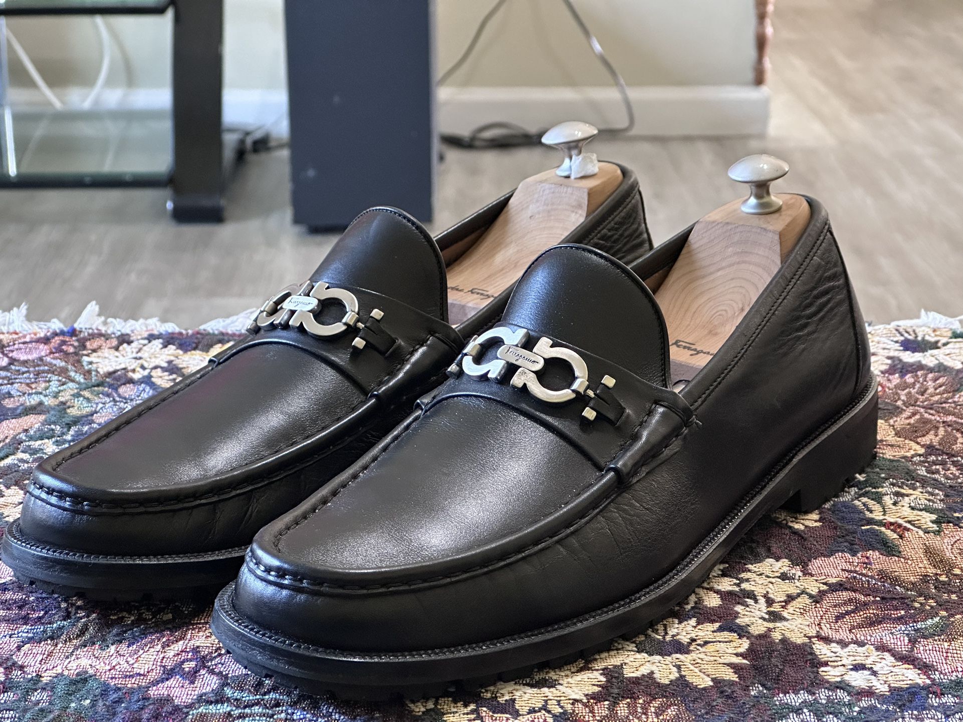 Rodeo Sightseeing Whirlpool Salvatore Ferragamo Master Gancini Horse Bit Men's Black Leather Loafers  Size 13 B for Sale in South Portland, ME - OfferUp