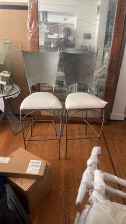 White counter height, stools