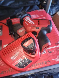 Firm Price 🛑 Milwaukee M12 Hacksaw use good. Batt&Charger Included. Precio Firme🛑