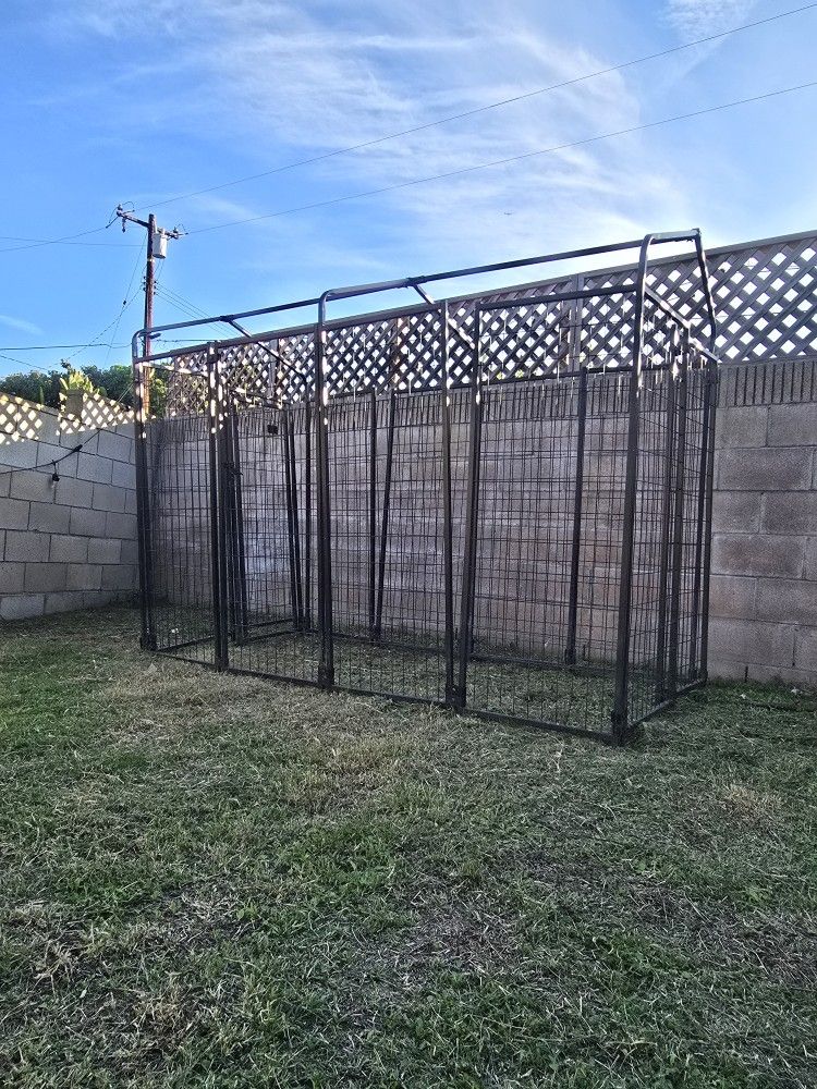 DOG KENNEL 4' X 8' In Very Good Condition.