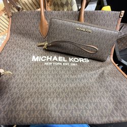 Michael Kors Large Jet Set Tote + Matching Wristlet – Brown MK Logo