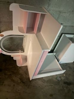Kids vanity