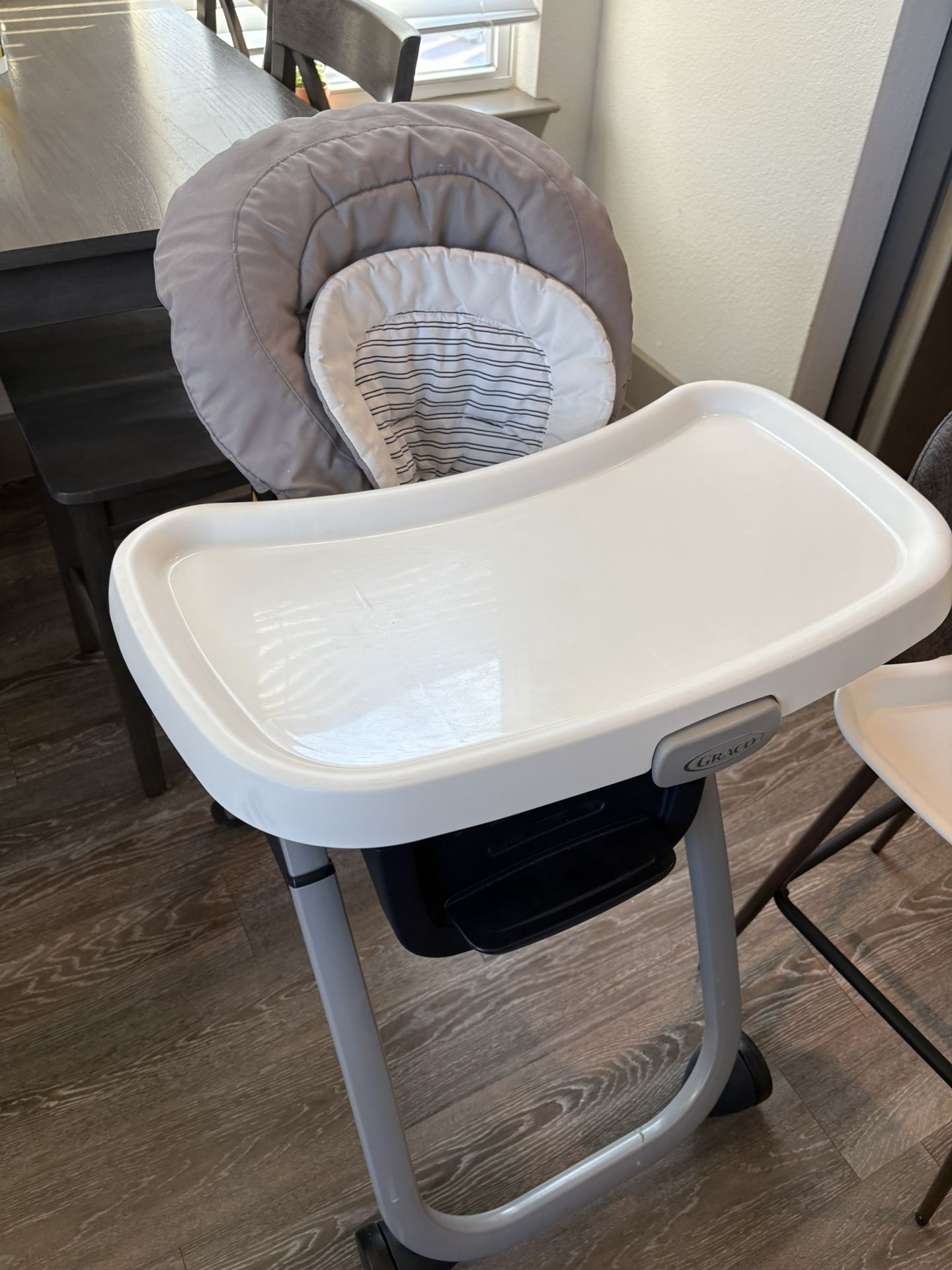 BABY CRIB WITH MATTRESS AND DRESSER