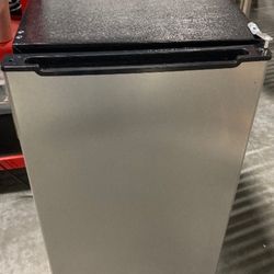 Maine Upright Freezer 3.6 Cu.Ft