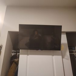 32 Inch TCL Roku TV