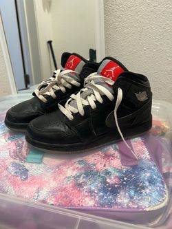 Air Jordan 1 Mid Black Sneakers & Nikes