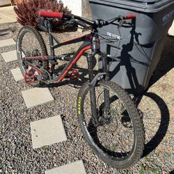 YT Jeffsey Full Suspension Mtn Bike