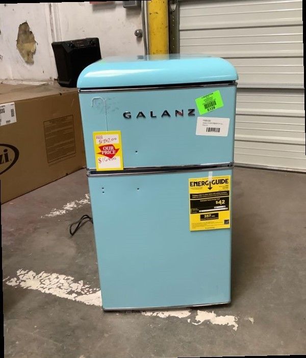 GALANZ BLUE MINI FRIDGE GLR 31TBEER 3.1 cu WLGX for Sale in Las Vegas